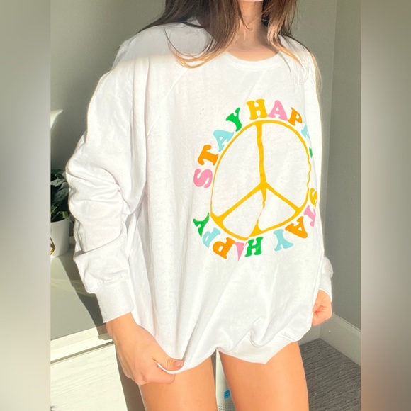 “ Stay Happy” crewneck - Picture 3 of 5